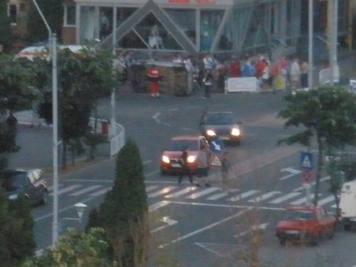 Cascadorie auto peste trecerea de pietoni, Baia Mare